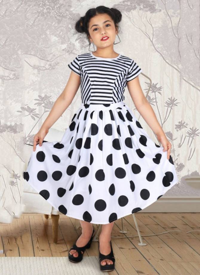 VIIARA Fancy Western style Party Wear T-shirt And Skirt  Stretchable Lycra Kids Girls Wear Collcetion